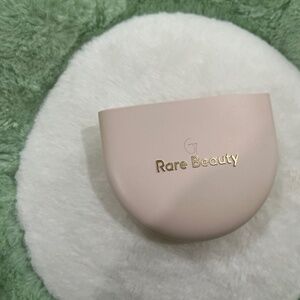 RARE BEAUTY Tinted Pressed Powder